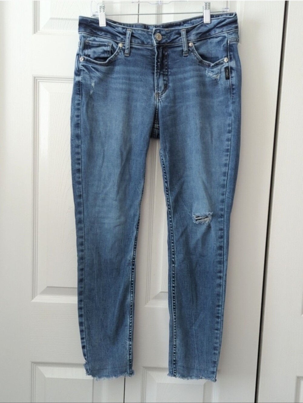 ADORABLE! ~SILVER JEANS~ MID RISE *SUKI SKINNY* DISTRESSED JEANS-31/29